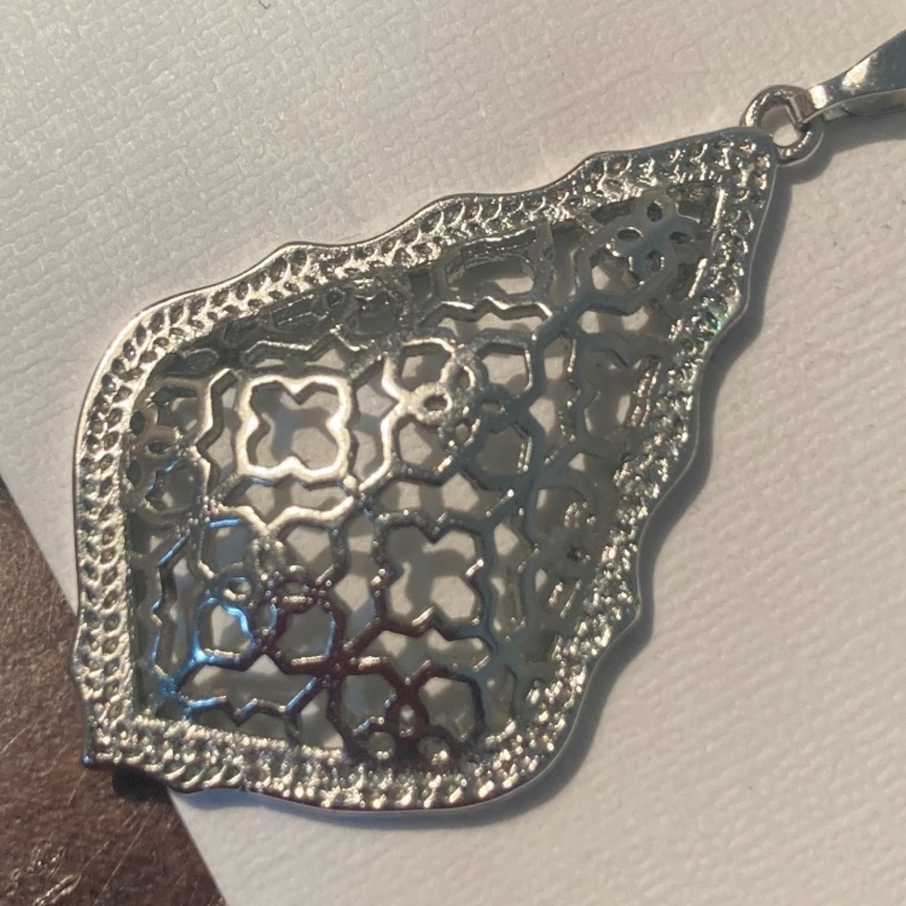 Kendra Scott necklace - Picture 2 of 2